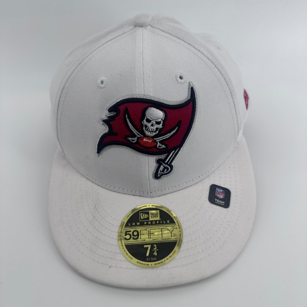 Tampa Bay Buccaneers Fitted Hat Men 7 3/4 White New Era 59FIFTY Low Profile NFL